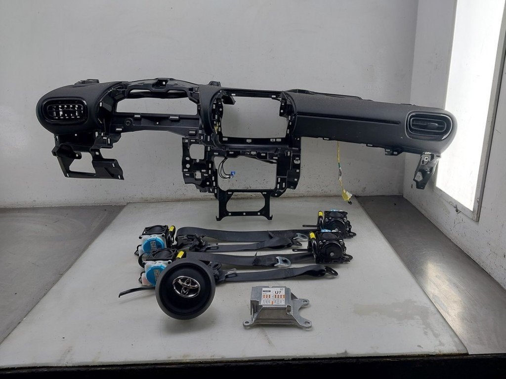 AIRBAG SET + DASHBOARD Toyota Yaris Cross (PB1 / PJ1), Gebruikt, Kundenbetreuung@toyota.de, Toyota, Toyota-Allee 2
50858  Köln, DE