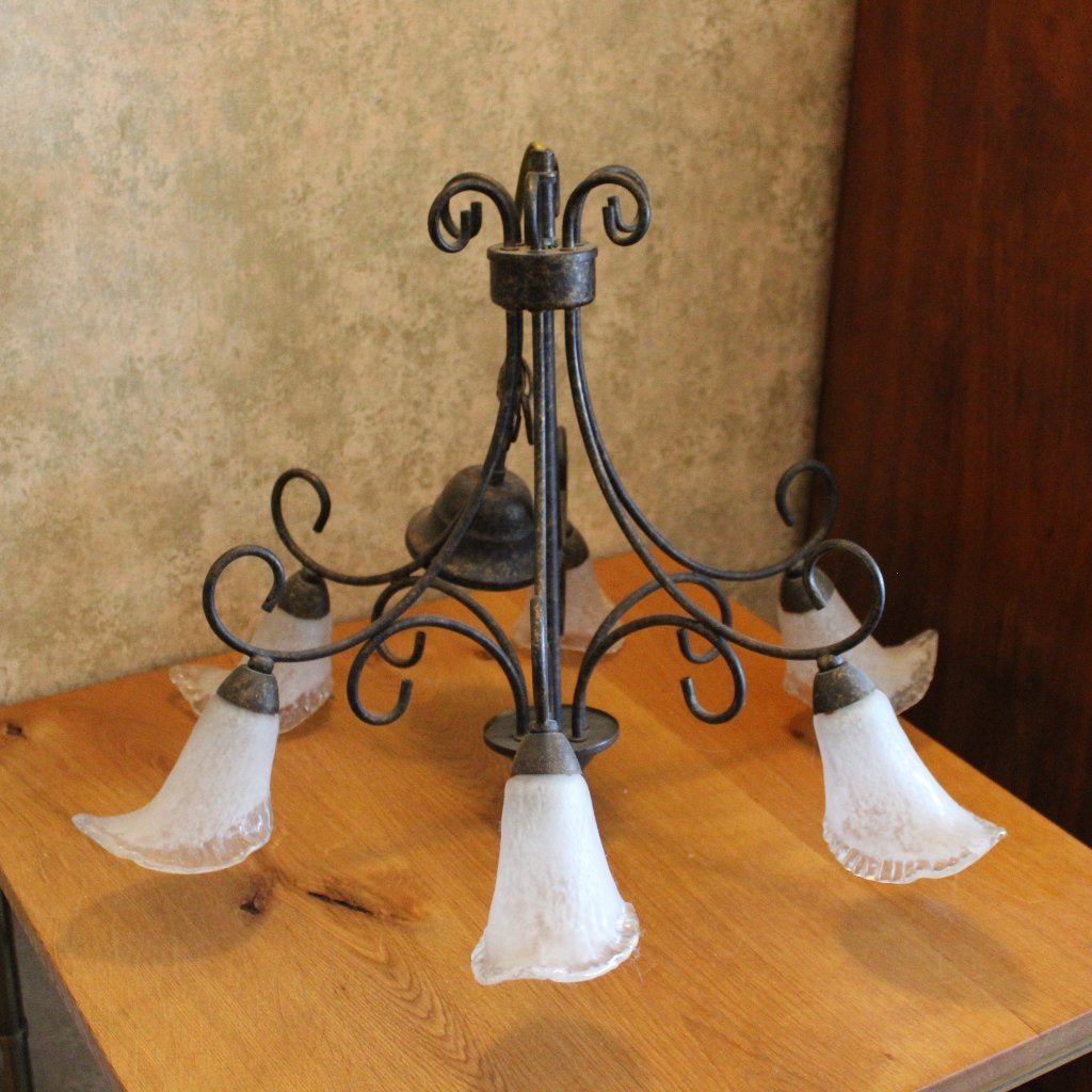 Landelijke Smeedijzeren Hanglamp / Lustre met Glazen Kapjes, Ophalen of Verzenden, Glas
