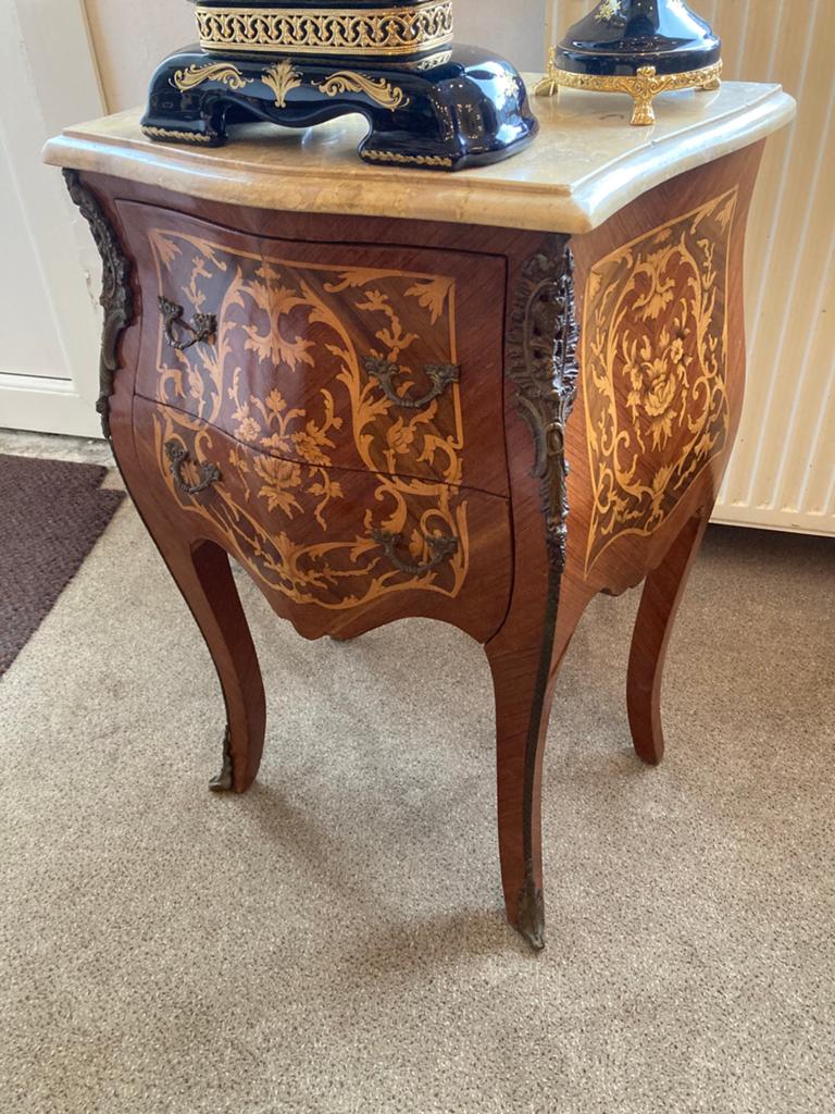 Mooie kleine marqueterie commode met marmer blad, Enlèvement