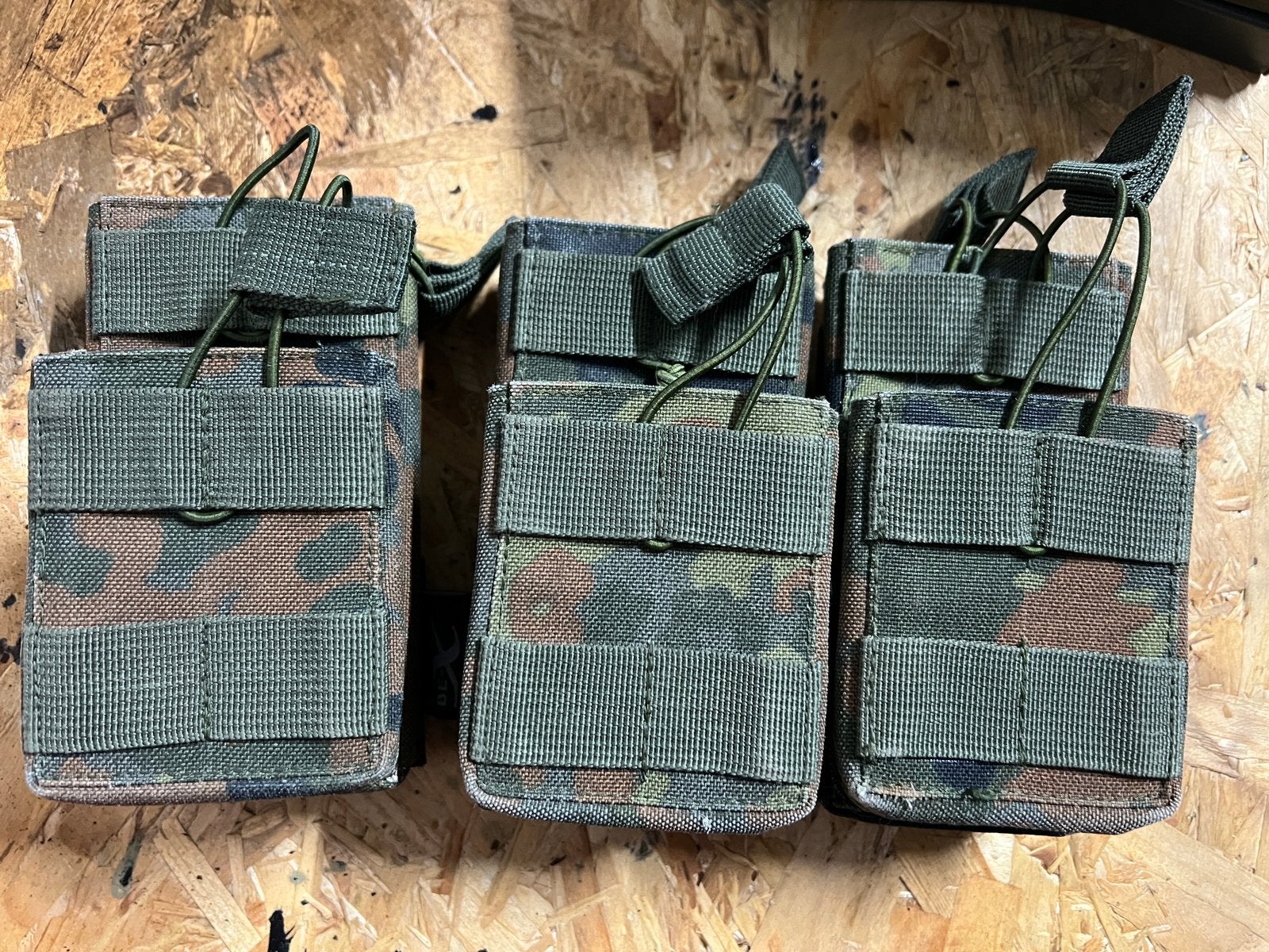 Airsoft flecktarn pouches m4., Ophalen of Verzenden, Zo goed als nieuw