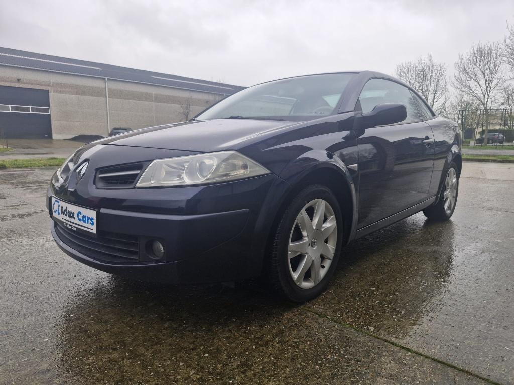 Renault Megane 1.9 Diesel 2009, Auto's, Voorwielaandrijving, 4 zetels, Beige, 4 cilinders