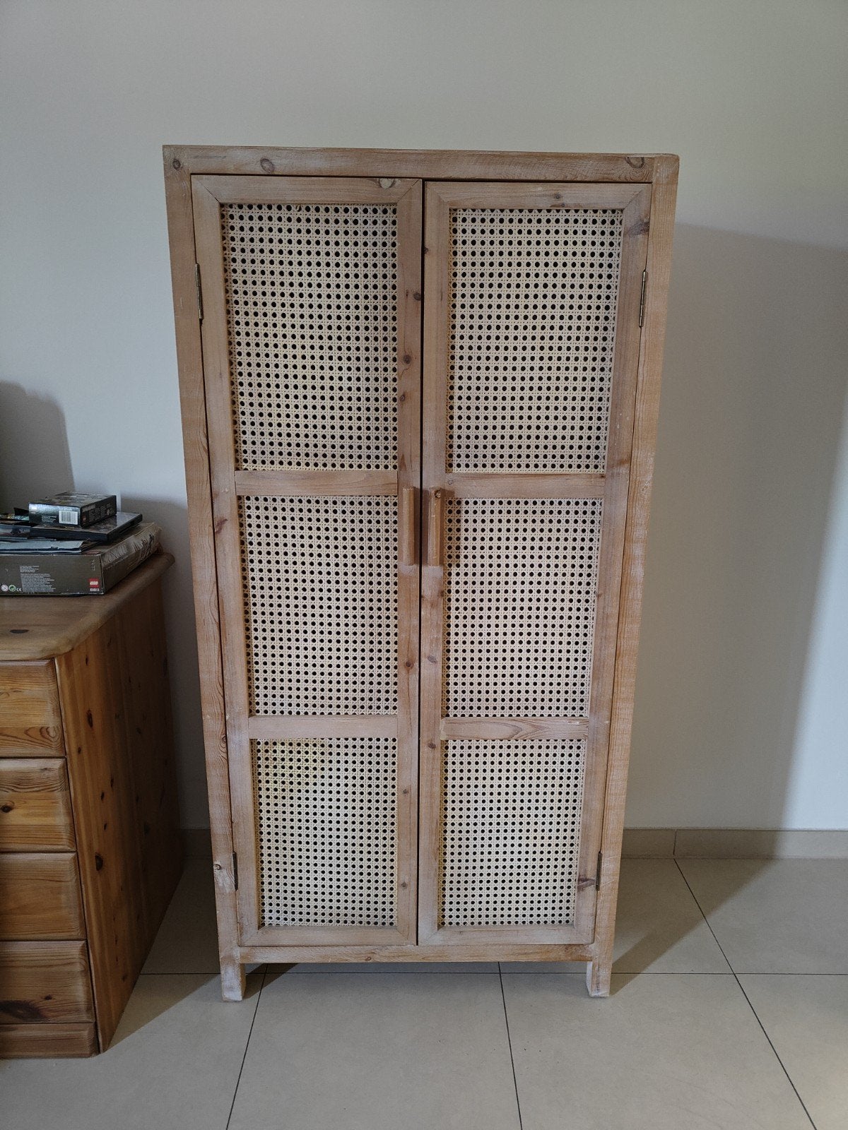 Rotan kast, Ophalen