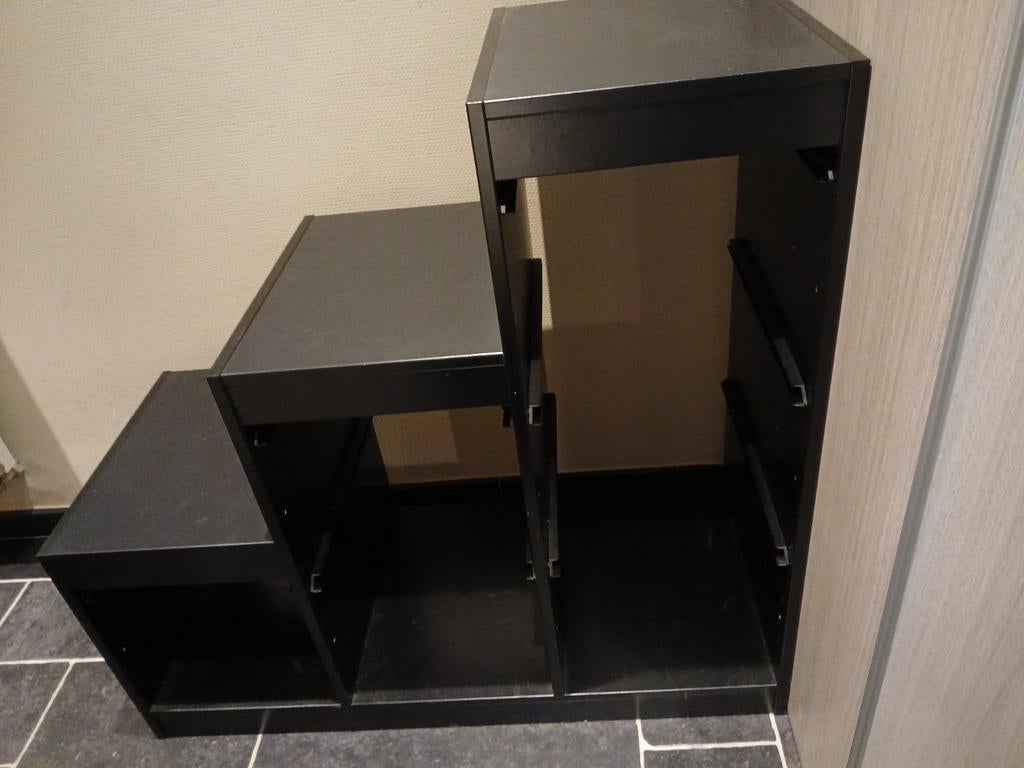 Kast ikea trofast, Enlèvement