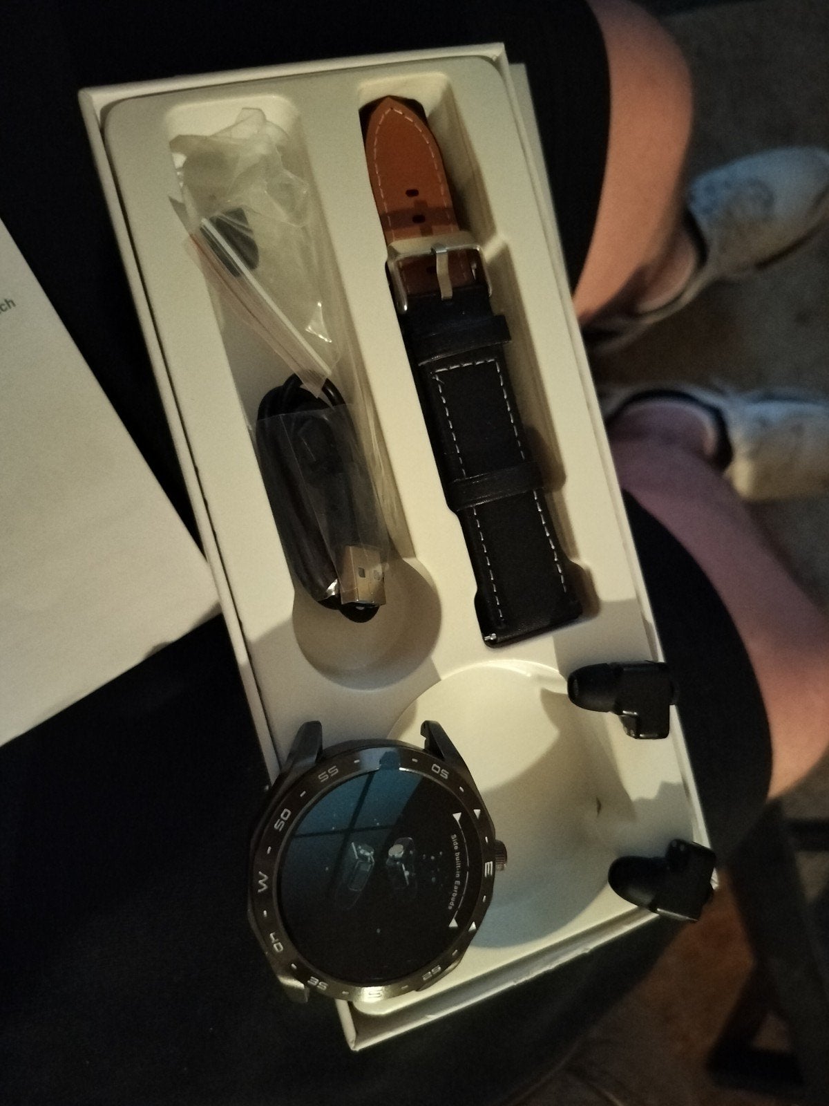Smartwatch met oortjes NIEUW | prijs €45,-, Enlèvement, Avancer d'un pas, Neuf, Noir