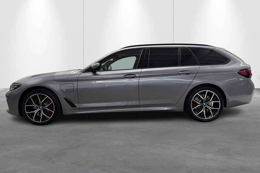 BMW 5 Reeks Touring 530e 215kW xDrive Auto PANO, Auto's, BMW, 215 kW, Stof, 2000 kg, Plug-in hybride