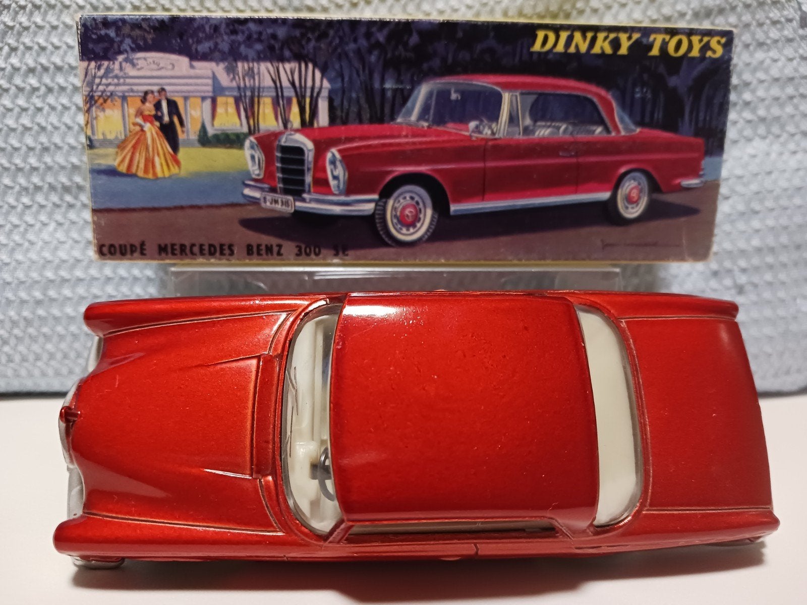 Dinky toys  533  Coupe Mercedes-Benz  300 SE, Ophalen of Verzenden, Dinky Toys