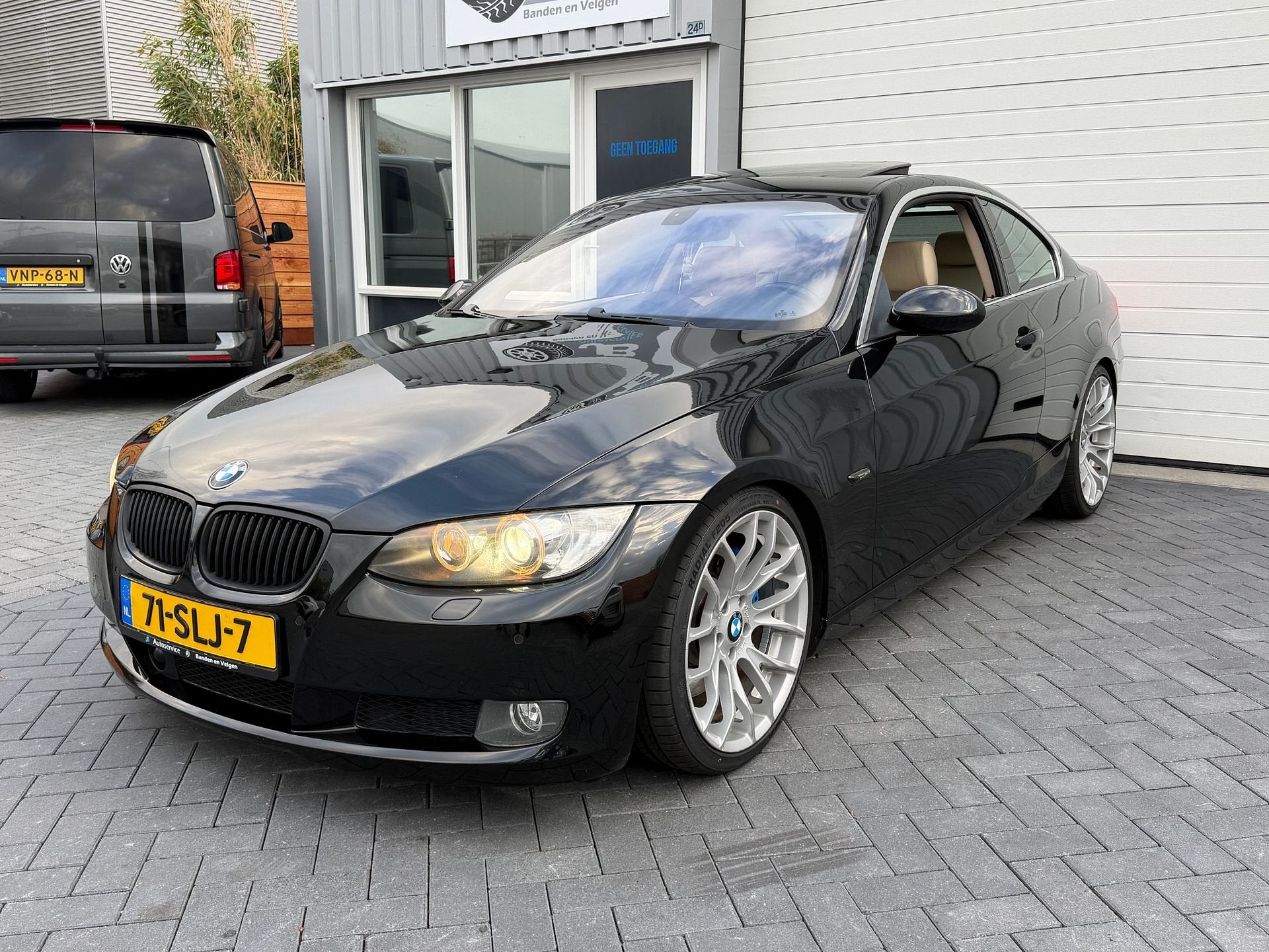 BMW 335 i Coupé 306pk DCT-7 19”|Xenon|Sport-Leder|Clima|LCI-, Automaat, Beige, Zwart, Bedrijf