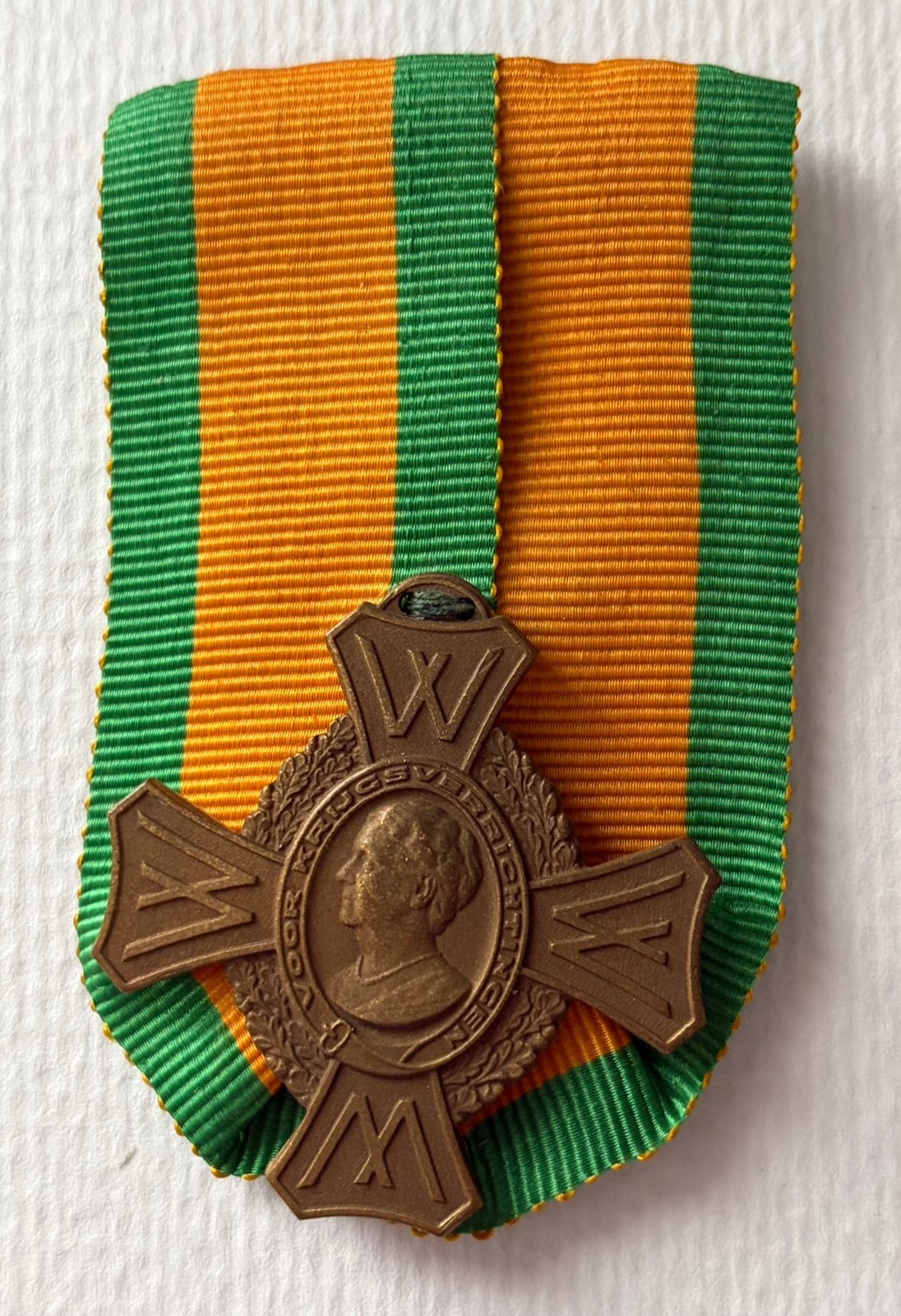 Médaille de la Reine Wilhelmine, Enlèvement ou Envoi, Armée de terre, Ruban, Médaille ou Ailes