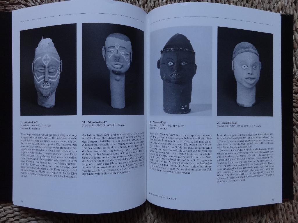 NIOMBO, der Tote in der Puppe, musée du livre de Cologne, Antiquités & Art, Envoi