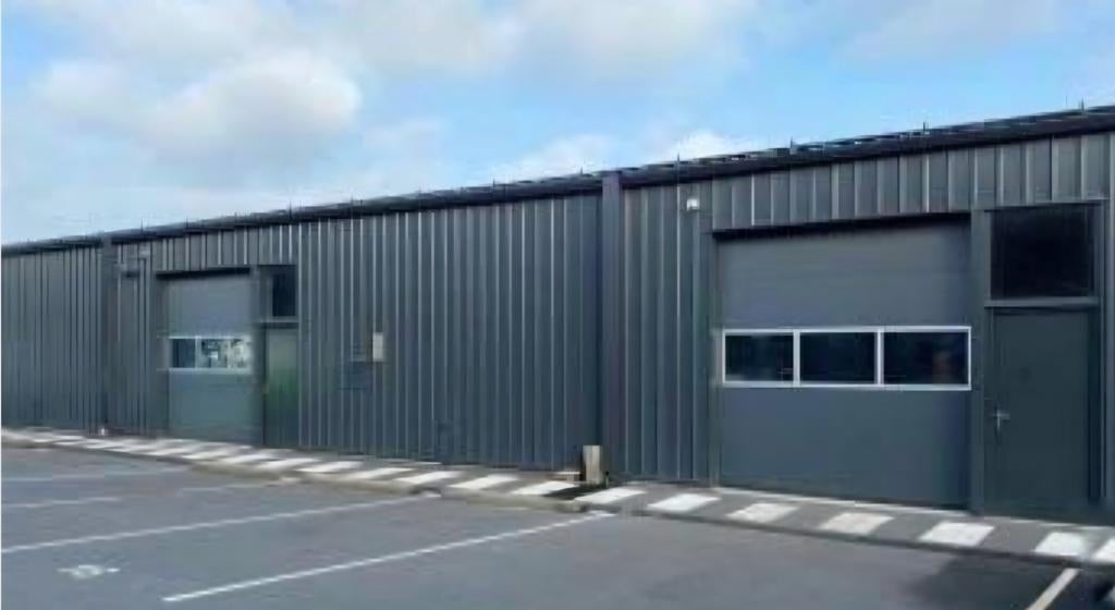 Entrepot a la louviere 80m2 en location, Articles professionnels, Location
