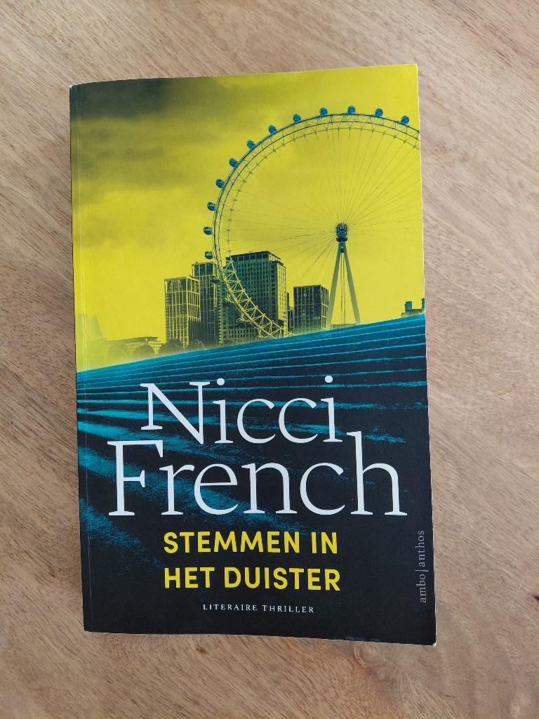 Nicci French - Stemmen in het duister, Boeken, Ophalen of Verzenden, Zo goed als nieuw, Nicci French