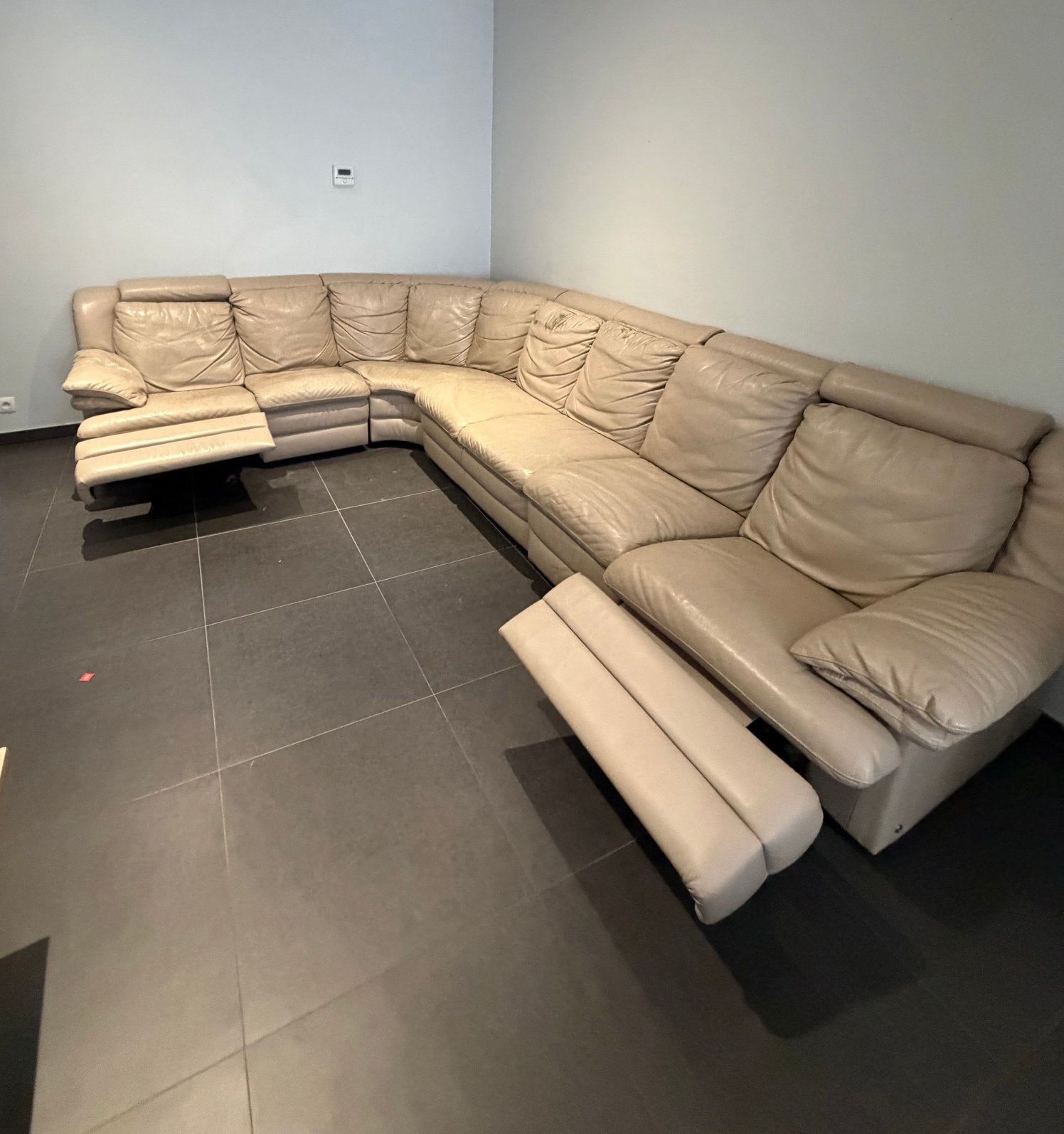 Ruime lederen hoeksalon in een stijlvolle beige/crème kleur., Enlèvement, Utilisé