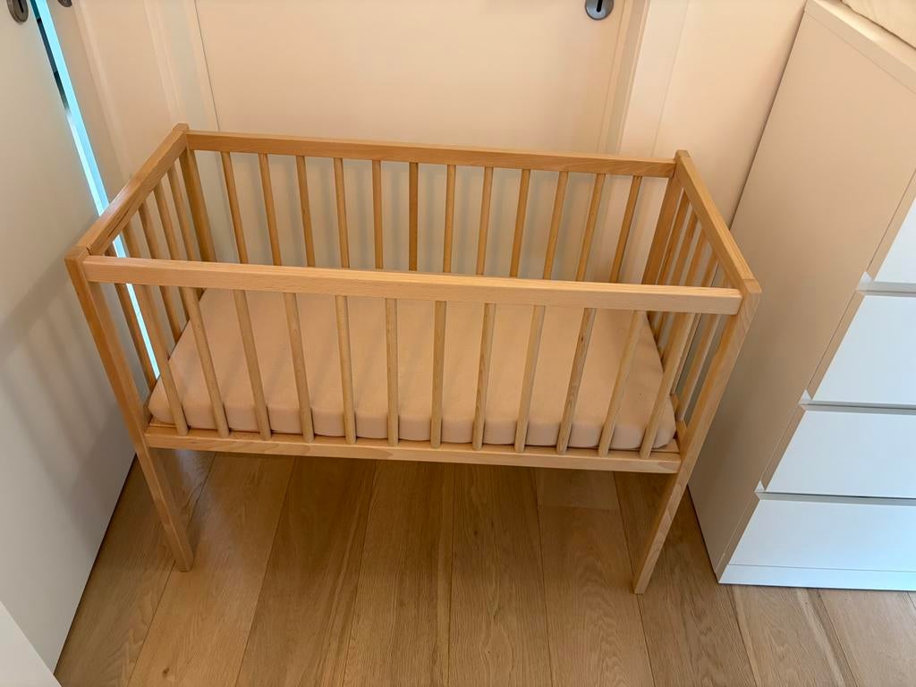 Babybedje 45x90 met matras en 2 hoeslakens, Ophalen, Zo goed als nieuw, Wieg