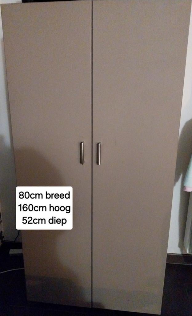 2 identieke grootte kasten, Enlèvement