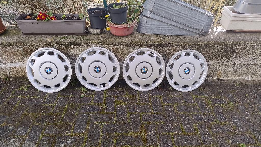 SET ORIGINELE 15" PLASTIEKEN WIELDEKSELS BMW E36 en 5-serie, Ophalen, Gebruikt