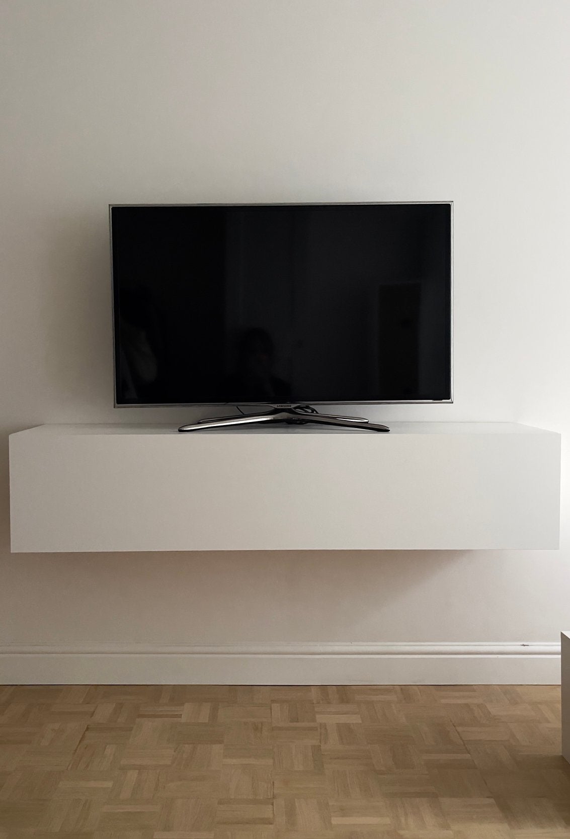 Meuble TV avec porte battante 140 cm en blanc mat, 25 à 50 cm, Moins de 100 cm, 100 à 150 cm, Enlèvement