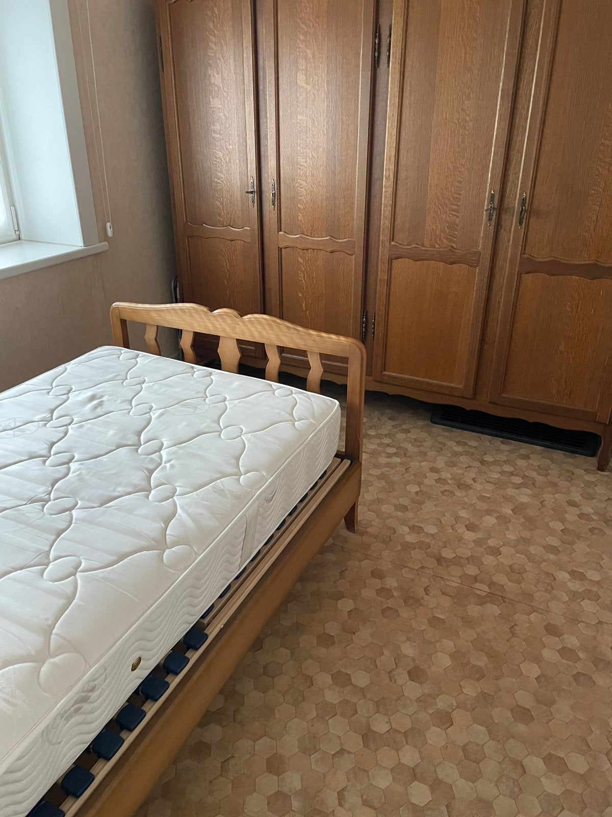 1 persoons bed / nachtkastje en kleerkast, Enlèvement, Utilisé, Une personne
