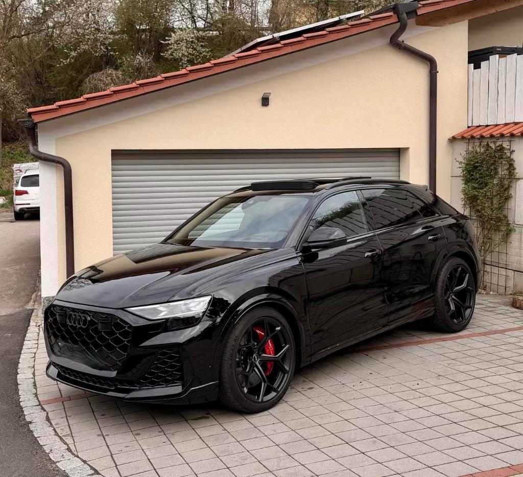 NEW RSQ8 PERFORMANCE MEGA VOL LP 198900€ 305/CARBON/23/TREKH, Auto's, Parkeerassistent, Zwart, Leder, 5 zetels