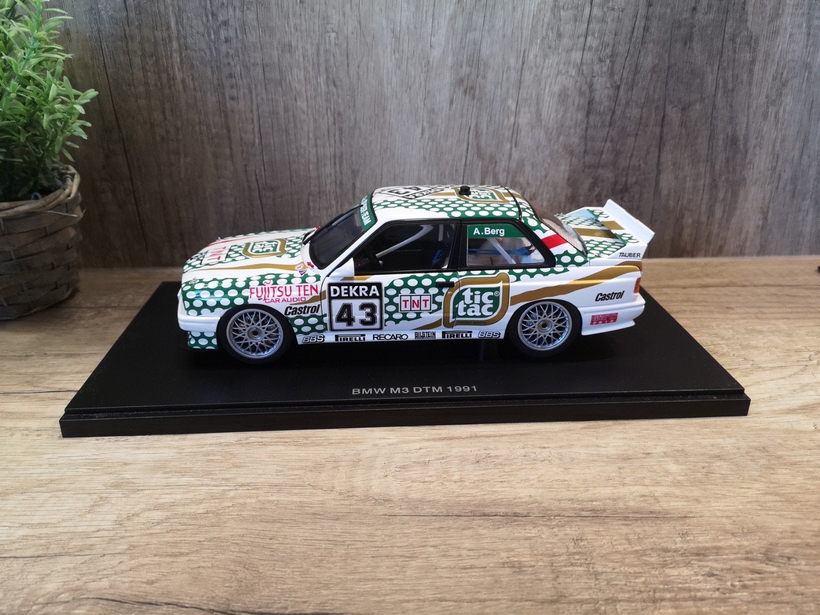1:18 Autoart BMW E30 M3 DTM Tic Tac, Enlèvement ou Envoi, Neuf, Voiture, Autoart