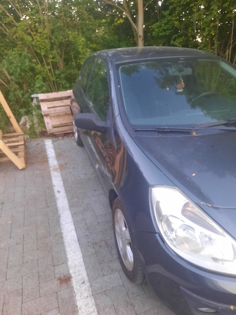Renault Clio 800 euro voor onderdelen of reparaties, Bedrijf, Clio, Te koop, Benzine