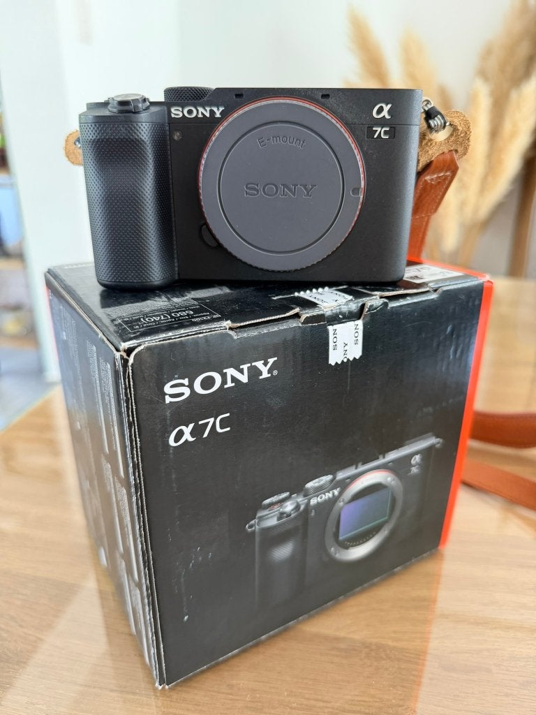 Sony A7C + Sigma 85mm F1.4 DG DN - Etat neuf (2023), Enlèvement ou Envoi, Comme neuf, Accessoires