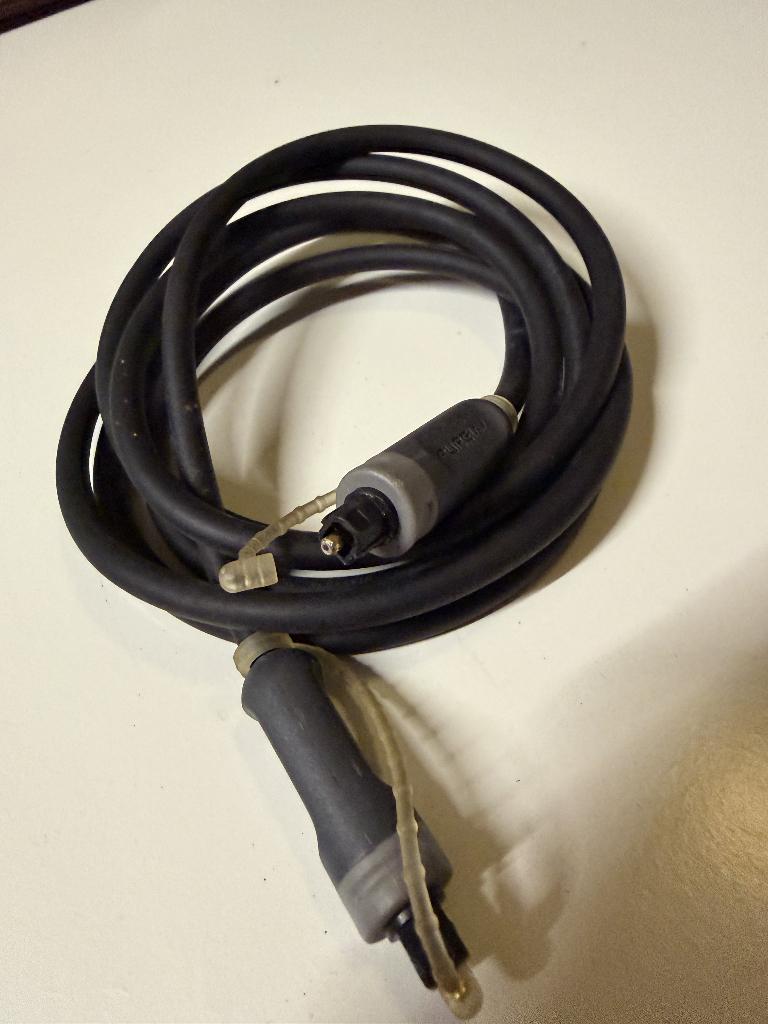 Optische kabel 2 m, Ophalen of Verzenden, Gebruikt, 2 tot 5 meter, Optische kabel