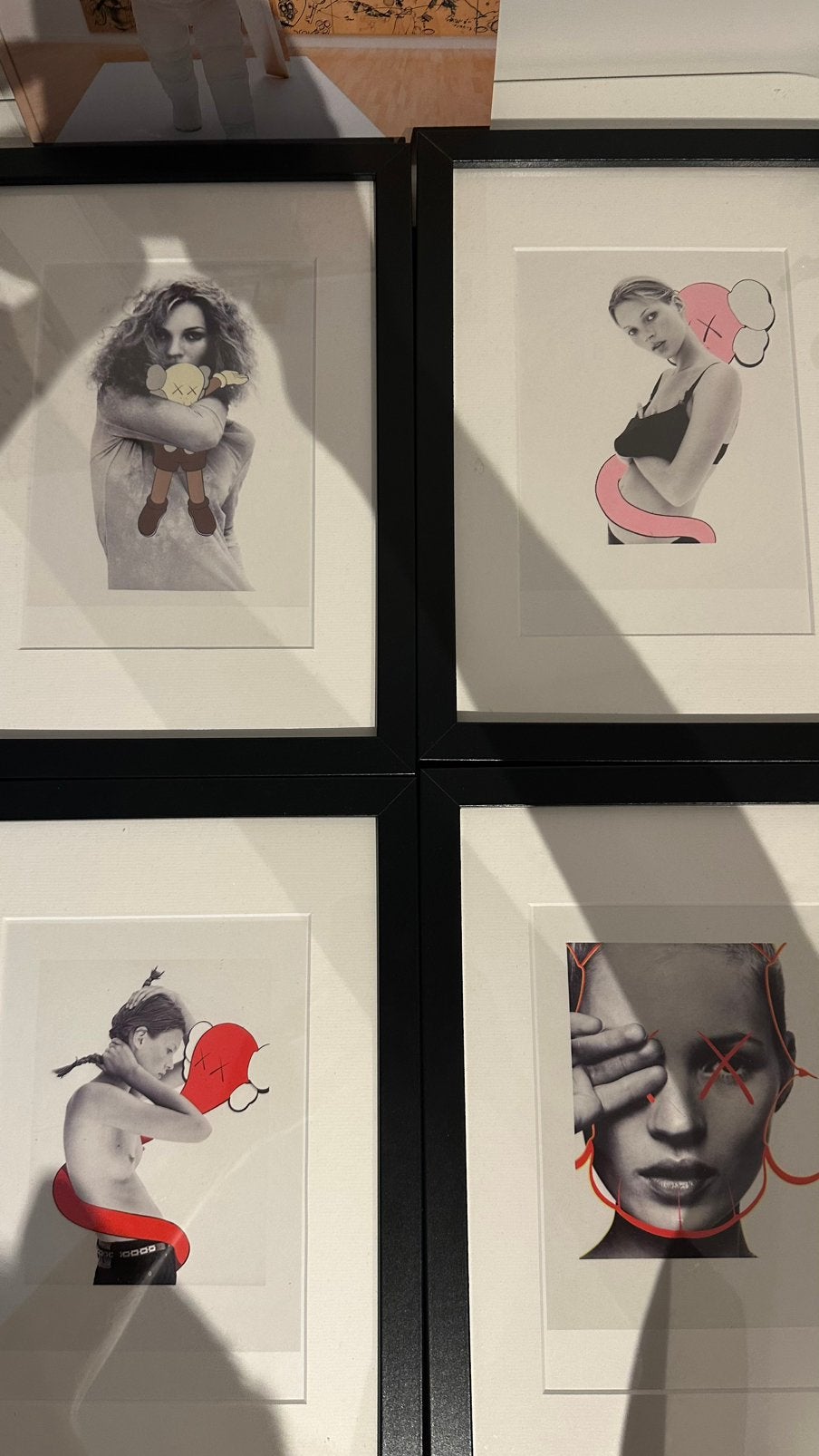 Kaws post cards, Ophalen of Verzenden, Zo goed als nieuw