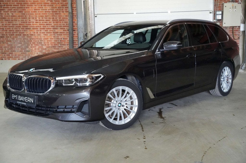 BMW 530 eA Plug in Hybride Benzine Garantie Facelift Touri, Cuir, Euro 6, Carnet d'entretien, Noir