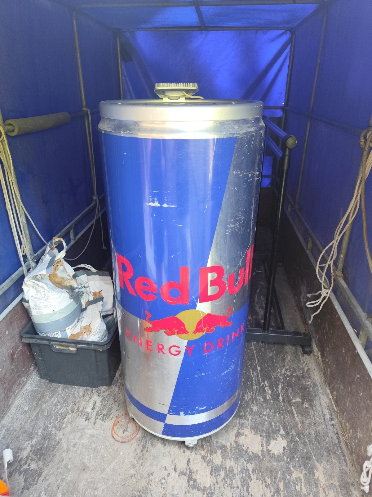 frigo red bull, Ophalen