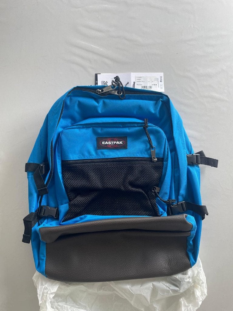 Eastpak blauw/zwart Ultimate 42l (nieuw), Handtassen en Accessoires, Tassen | Rugtassen, 45 tot 60 cm, 25 tot 40 cm, Nieuw, Ophalen of Verzenden