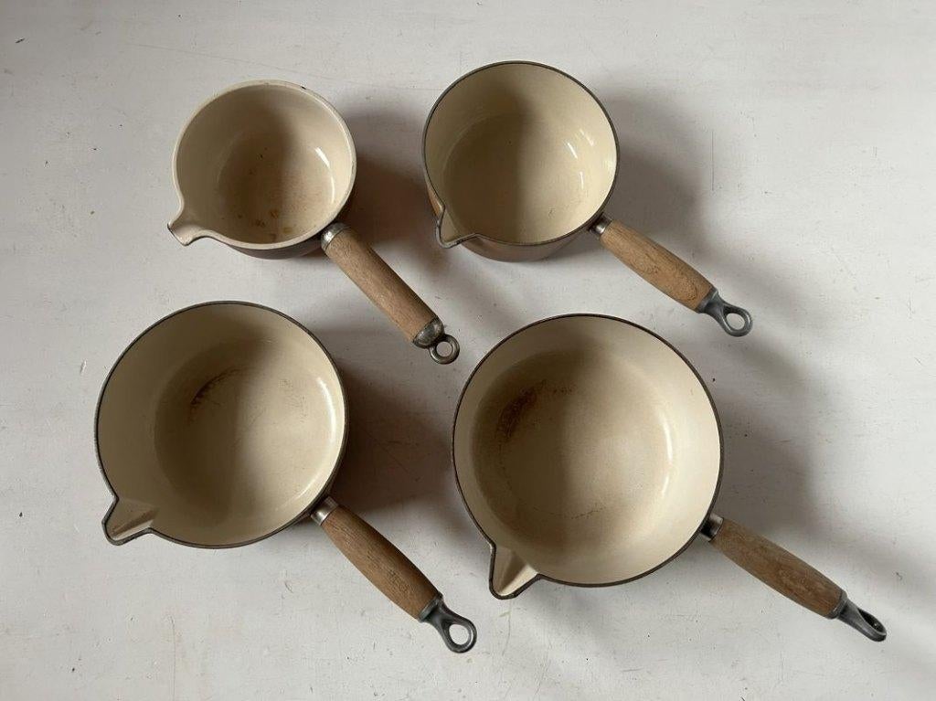 Set Le Creuset pannen Dia 14 tot Dia 20 met gietmond, Gebruikt, Gietijzer, Ophalen of Verzenden, Keramische plaat