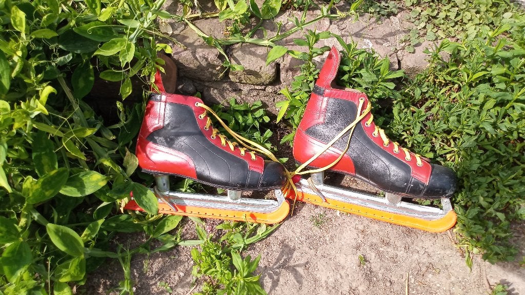 Patins à glace anciens en cuir rouge et noir, homme, Ophalen, Zo goed als nieuw, Overige typen, Overige merken