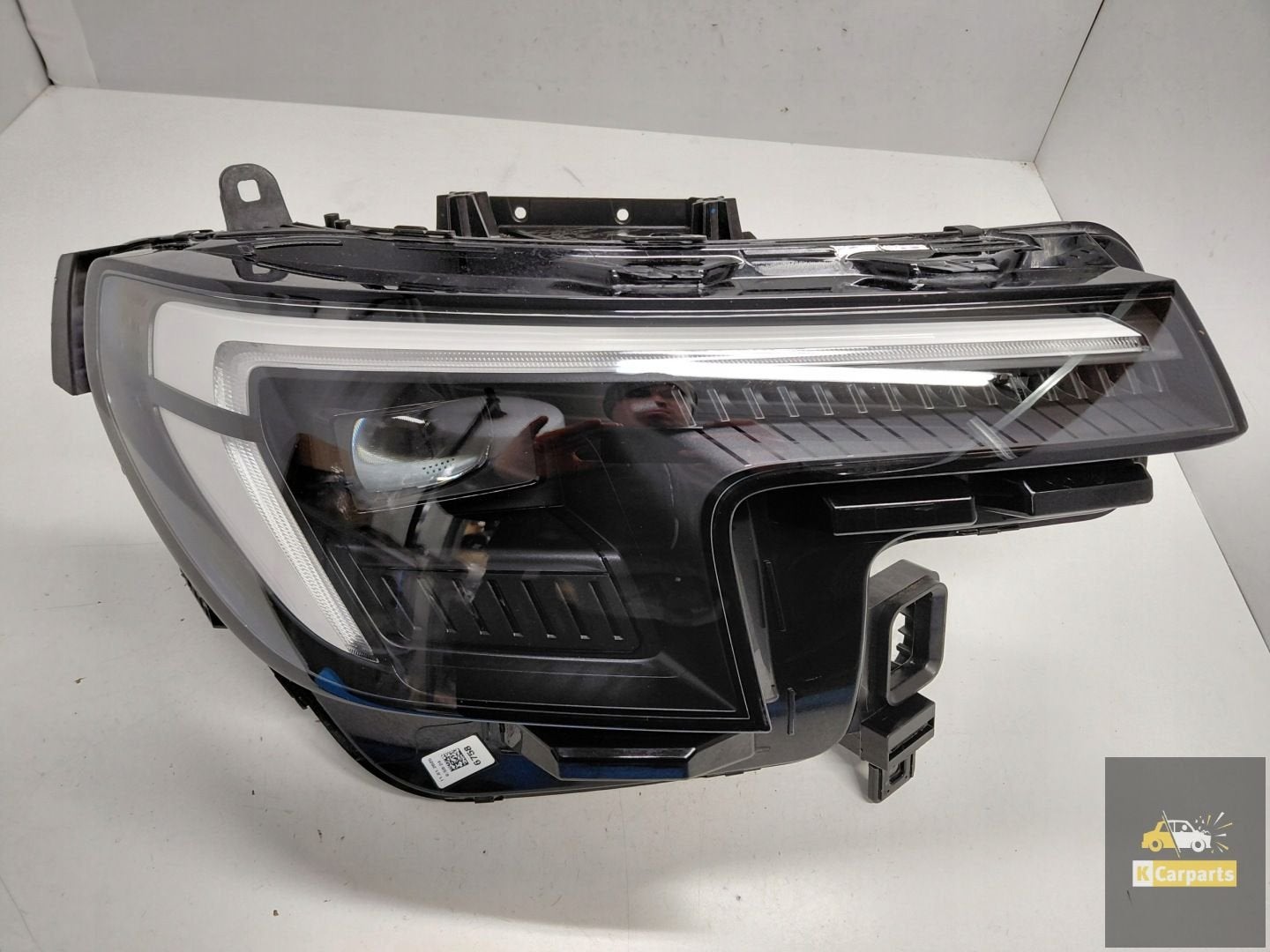 R2KB-13E014, Ford Explorer VII EV, feu arri re droit enti re, Info@ford.com, Ford Motor Company, American Road 1
48126  Dearborn