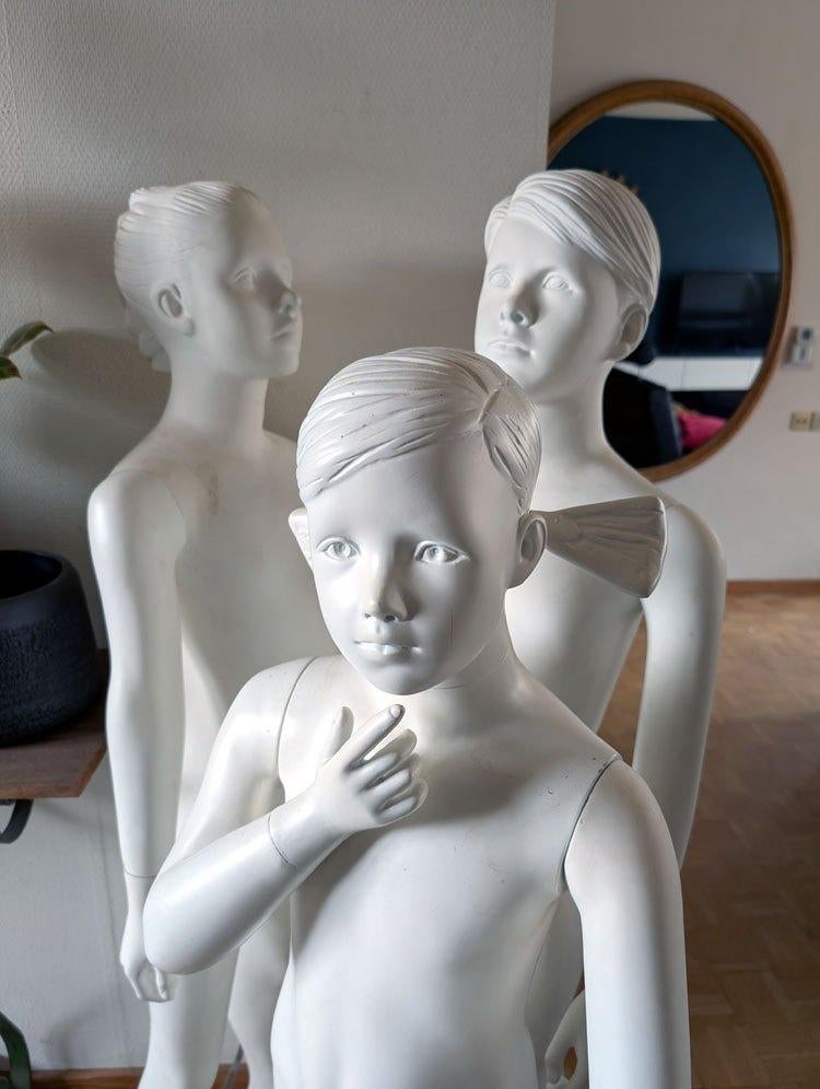 3 mannequins, Articles professionnels, Enlèvement