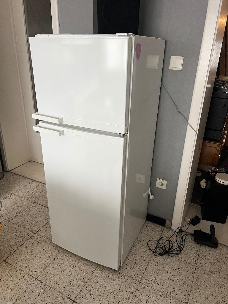 Frigo 2 portes miele, Classe énergétique A ou plus économe, 120 à 140 cm, Avec compartiment congélateur, Comme neuf