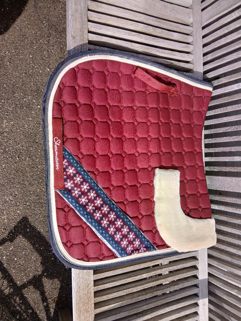 Bordeaux rood dekje maat full als nieuw, Full (L), Tapis de selle, Comme neuf, Enlèvement