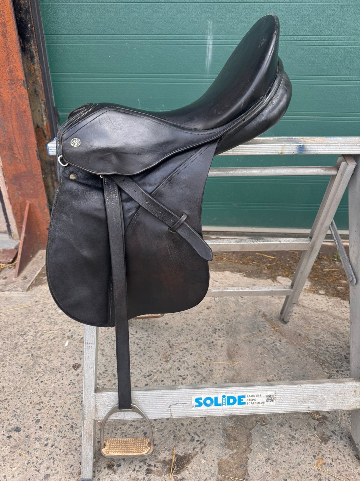 2 lederen zadels 17inch kadet 18inch kiefer vzh, Dieren en Toebehoren, Paarden en Pony's | Zadels, Ophalen of Verzenden, Zo goed als nieuw