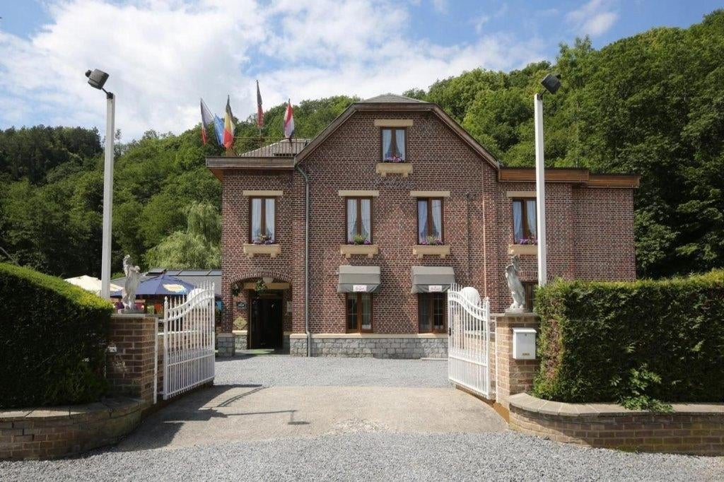 Hotel/B&B, Immo, Overige soorten, 11 kamers, Provincie Luxemburg, 1500 m² of meer