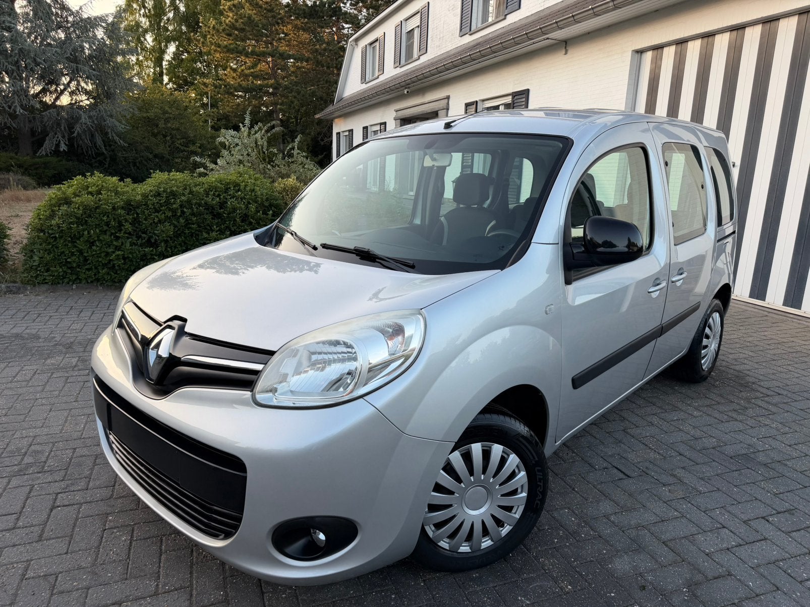 Renault Kangoo - Gekeurd/Groot Onderhoud - Nieuwstaat!, Auto's, 4 cilinders, Bedrijf, 55 kW, Te koop