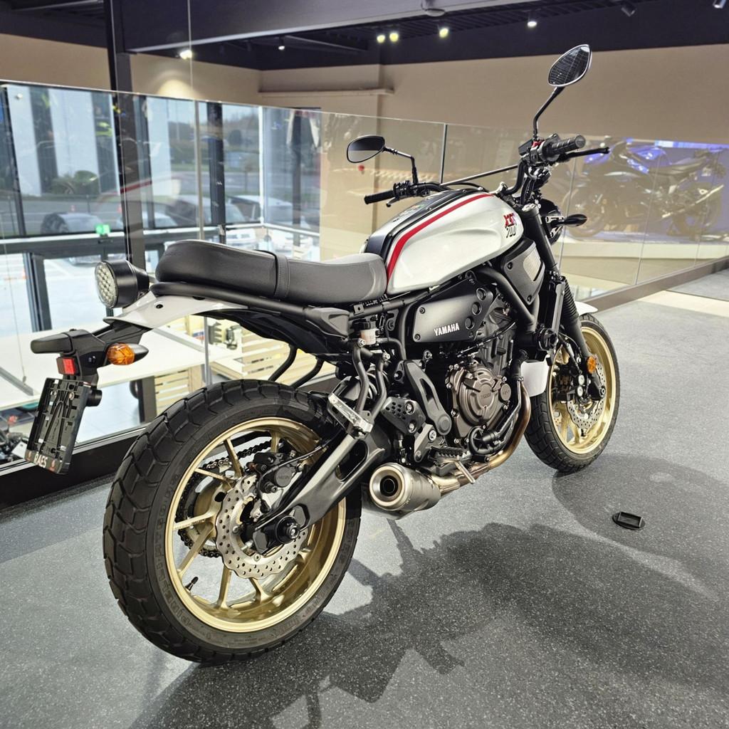 Yamaha XSR 700 Xtribute (bj 2022), Motoren, 700 cc, Klantenservice@yamaha-motor.nl, Overig, Koolhovenlaan 101
1119 NC  Schiphol-Rijk, NL