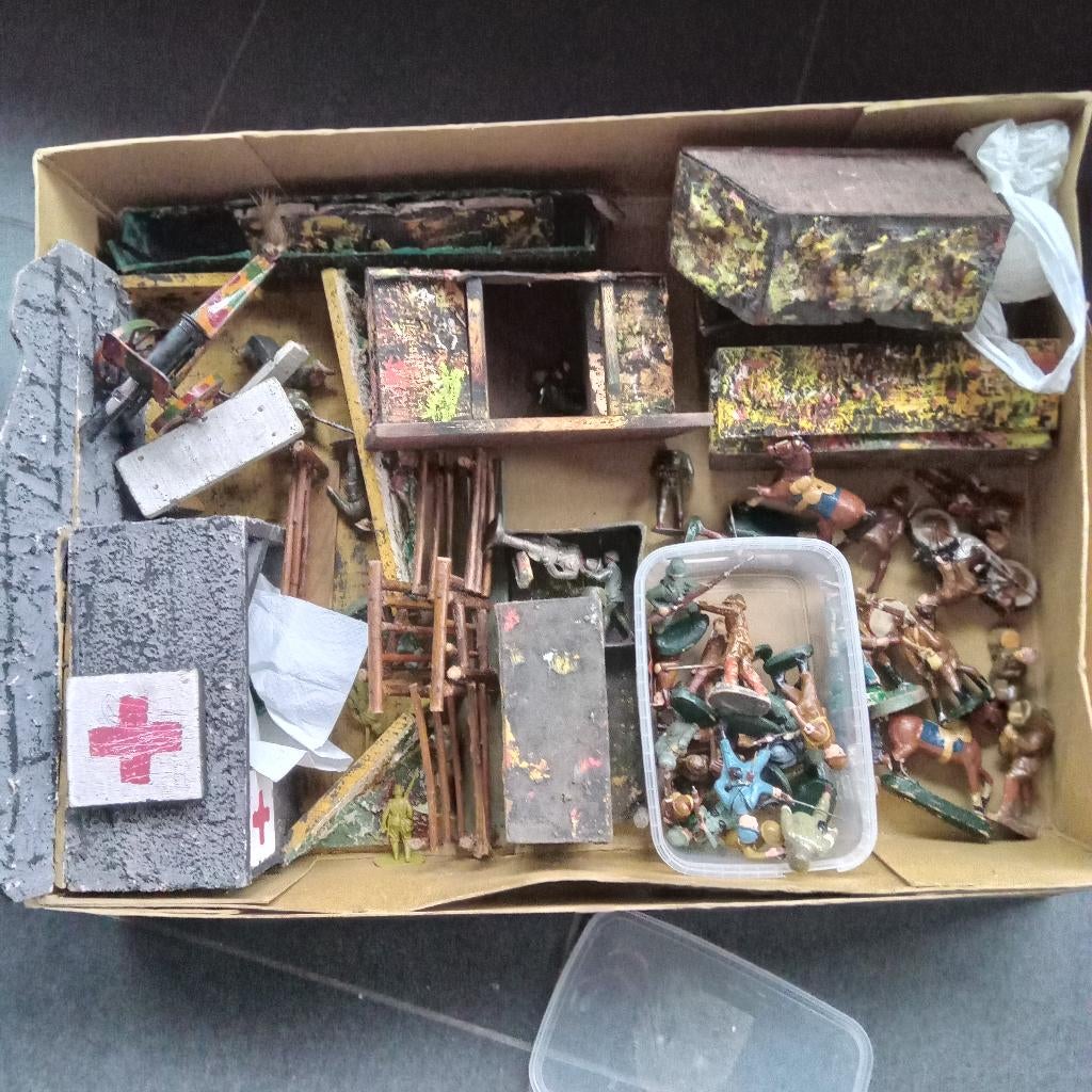 NB.FIGURINES ET BUNKERS LOT NAZAIRE BEEUSAERT, Enlèvement ou Envoi