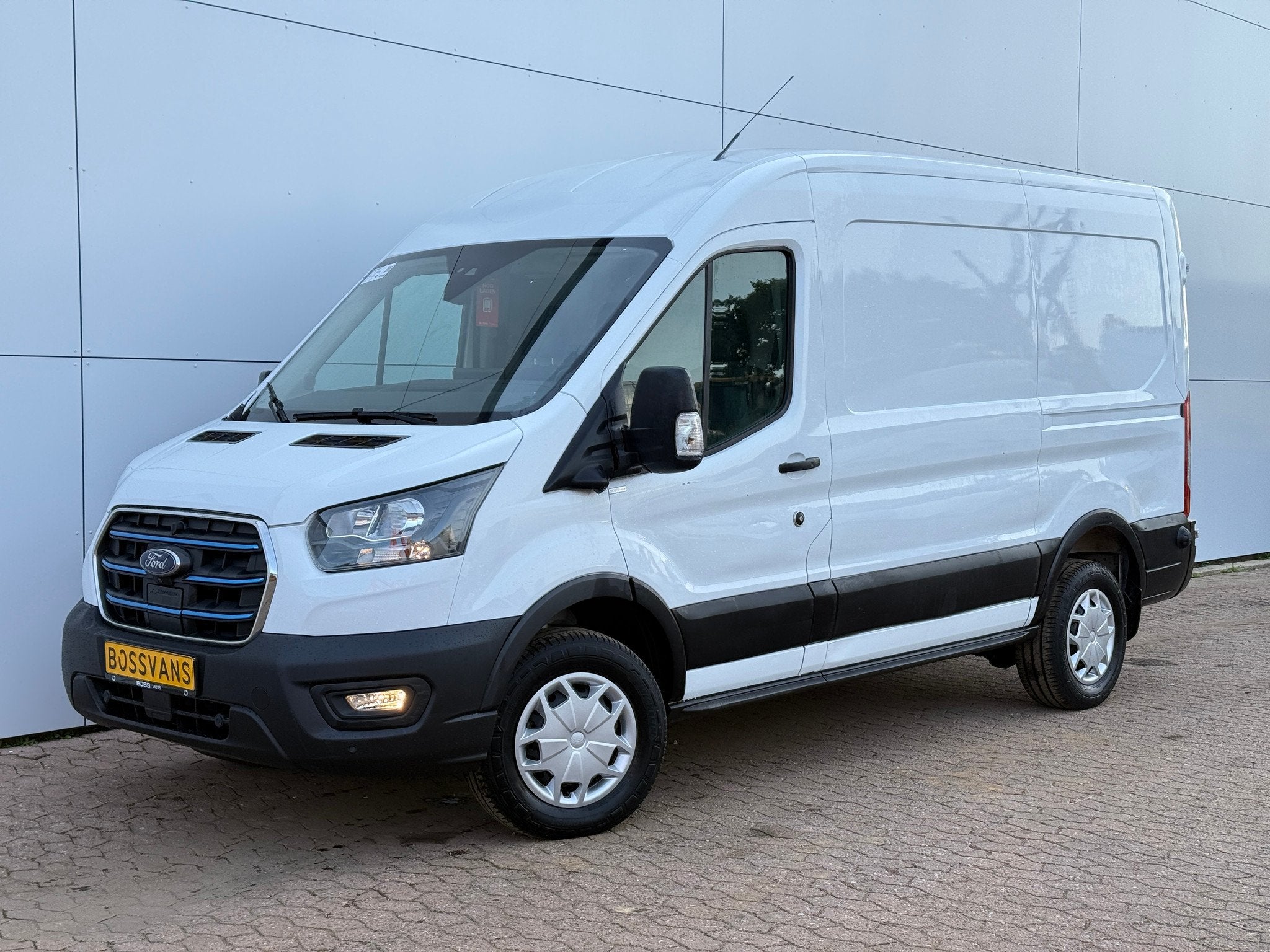 Ford e-Transit 68kWh 184PK L2H2 317km WLTP 95,6% (SOH) BEV S, Automaat, 0 cilinders, Gebruikt, Wit