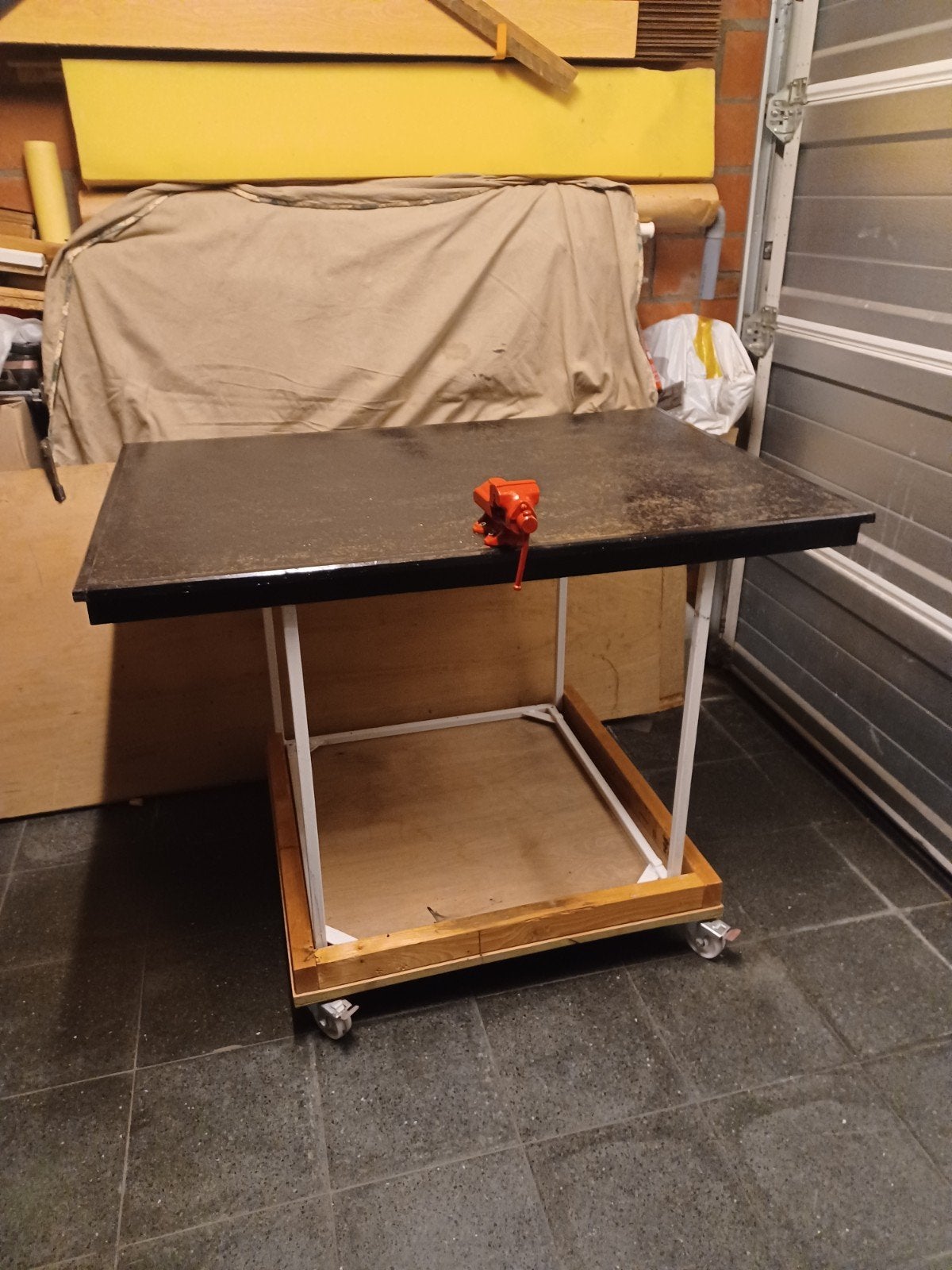 Werkbank Werktafel Staat Op Stopwielen bankschroef legplank, Doe-het-zelf en Bouw, Ophalen, Bankschroef