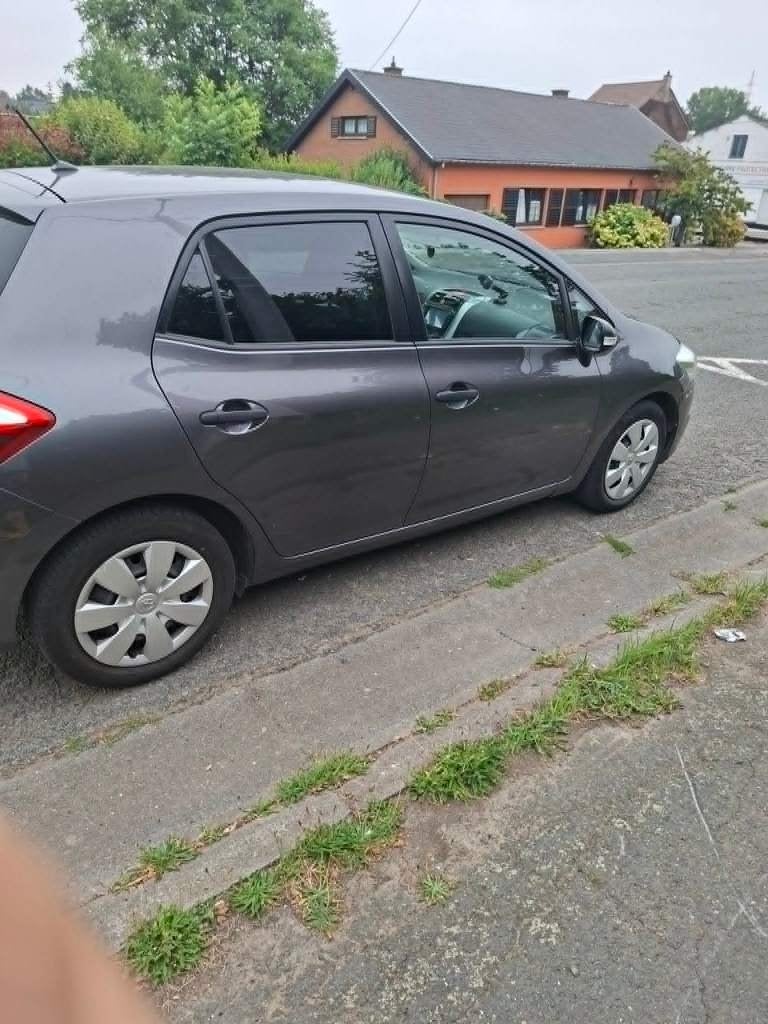 Auto om 3500 te verhandelen of te verkopen, besproken, Voorwielaandrijving, Euro 5, Stof, 4 cilinders