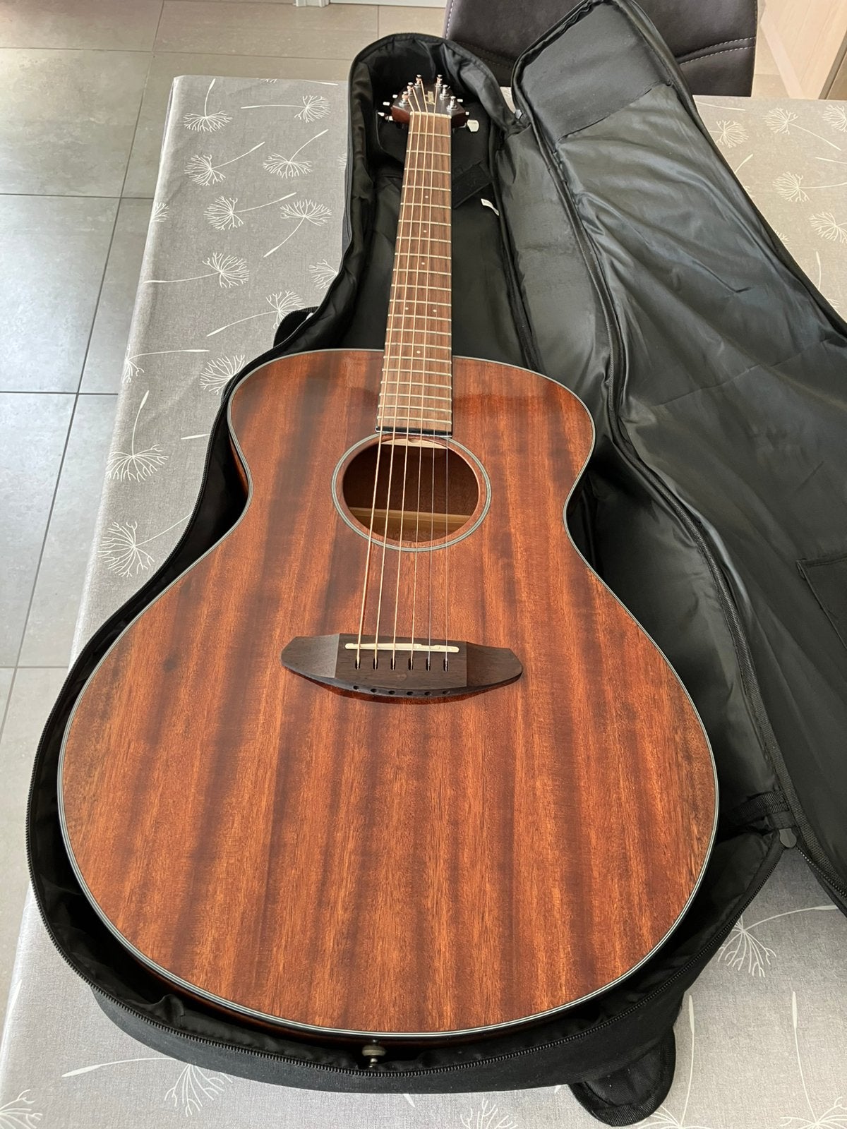 Breedlove discovery concert MH, Muziek en Instrumenten, Snaarinstrumenten | Gitaren | Akoestisch, Ophalen, Zo goed als nieuw