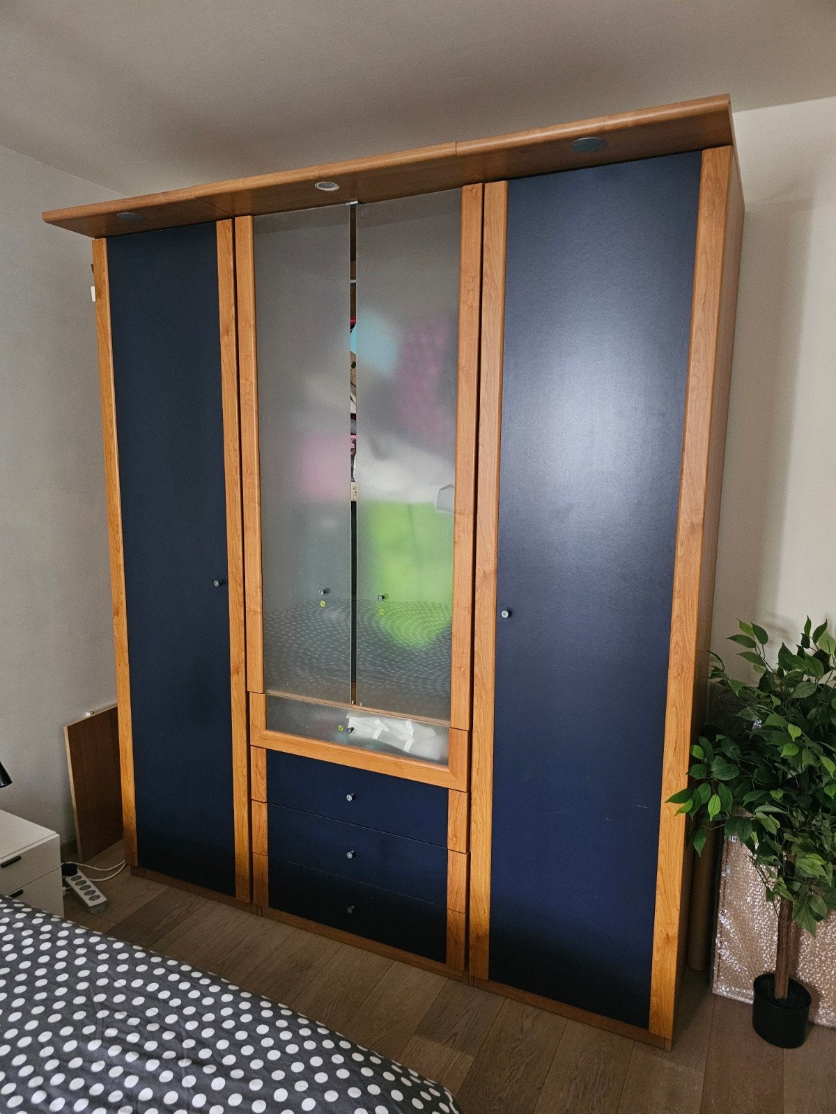 Armoire en bois, bleue, à donner, Maison & Meubles, Autres essences de bois, Bois, 150 à 200 cm, Comme neuf