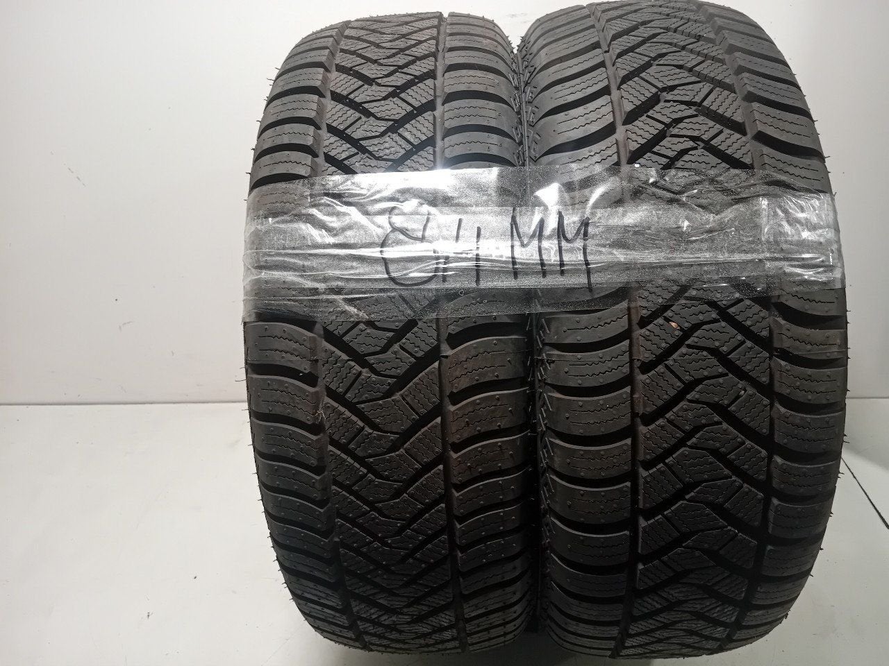 Bandenset 2 stuks 4-Seizoenen 205 60 R15, Onderdelen@venauto.nl, Van der Ven Autorecycling B.V., Gebruikt, 15 inch