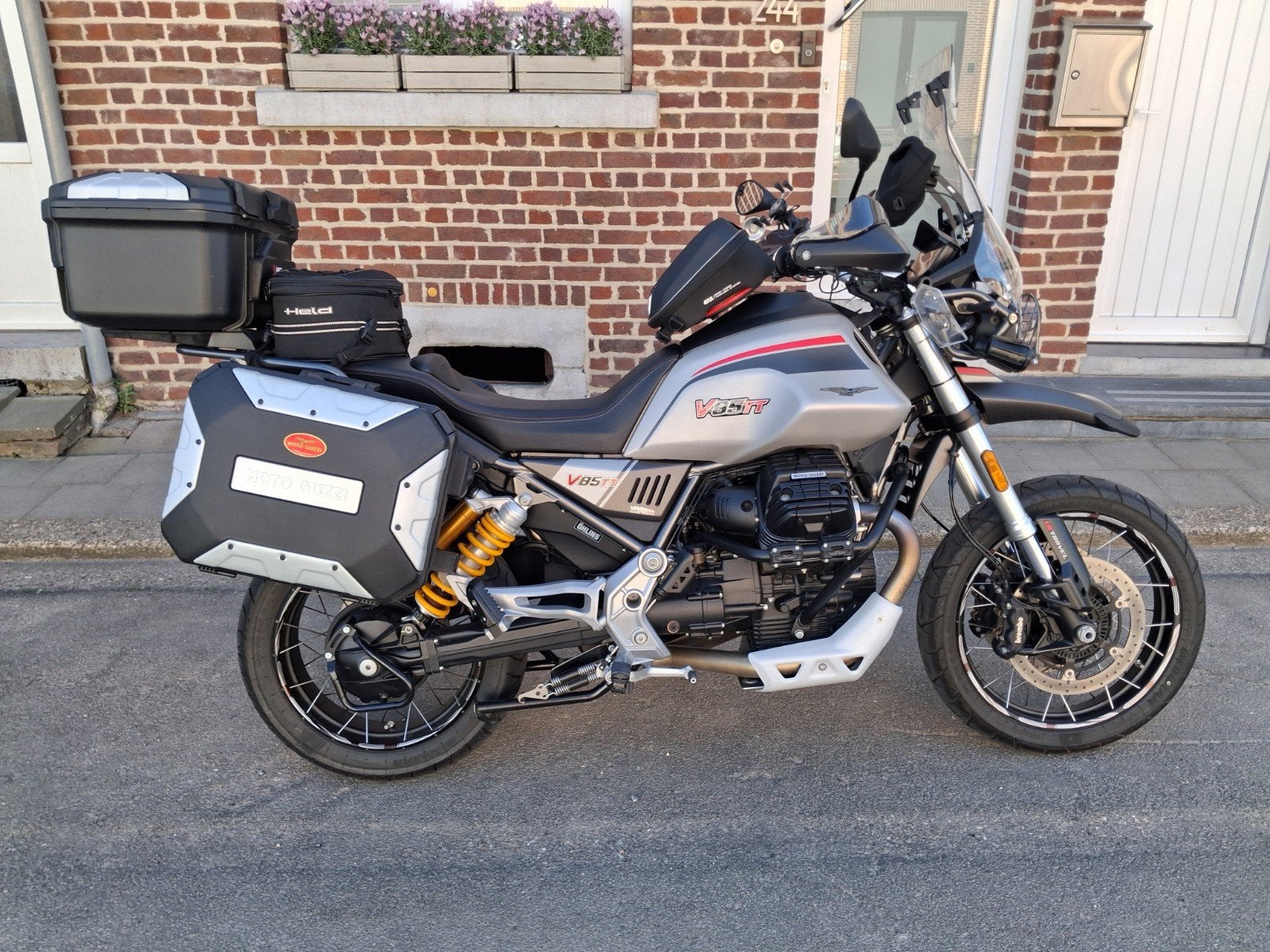 Moto Guzzi V85tt travel full option / öhlins, mistral exh., Motoren, Particulier