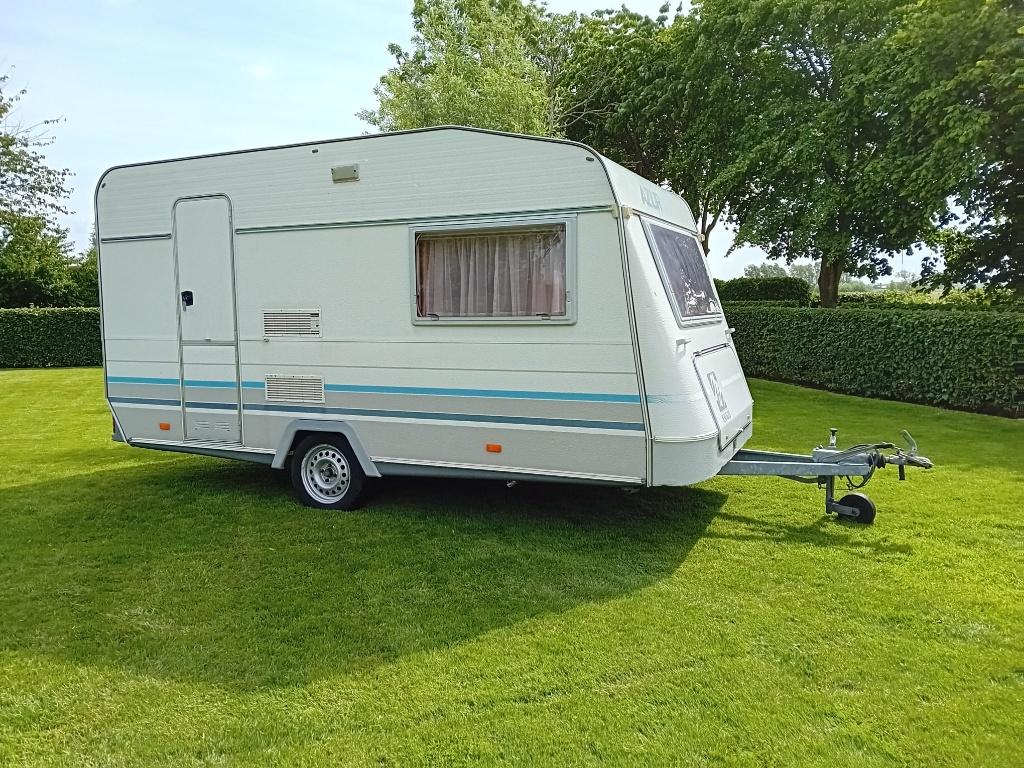 Caravane Knaus Azur, Coin salon convertible, 4 à 5 mètres, 750 - 1000 kg, Particulier
