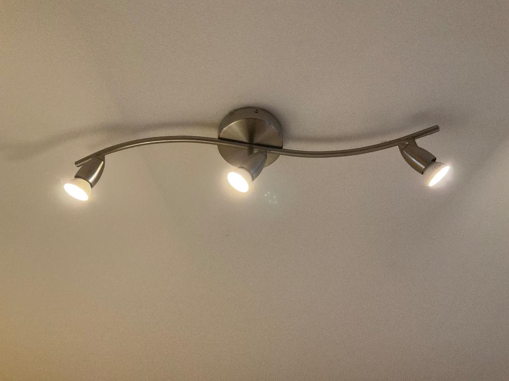Verlichting voor plafond - silver met 3 LED spots., Huis en Inrichting, Lampen | Spots, Ophalen, Modern., Metaal of Aluminium